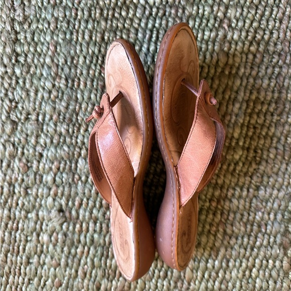 Born Post-toe Slide on Leather Thong Flip Flop Sandals Size 8 - Picture 4 of 7